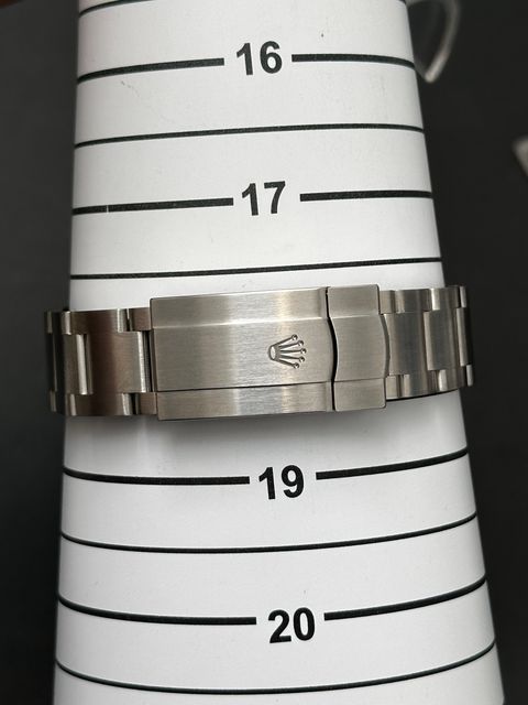 Rolex Oyster Perpetual 124300 Image 5